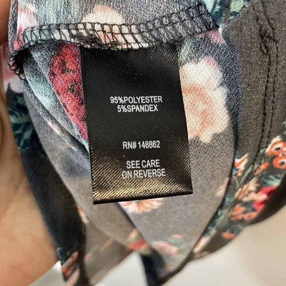 Torrid Grey Floral Crepe Tank Top Sz 2 Gray Stretchy Soft Sleeveless Casual EUC - Picture 8 of 9